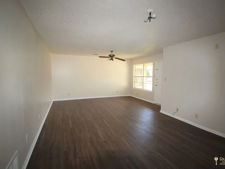 1706 Cole St — Photo 5