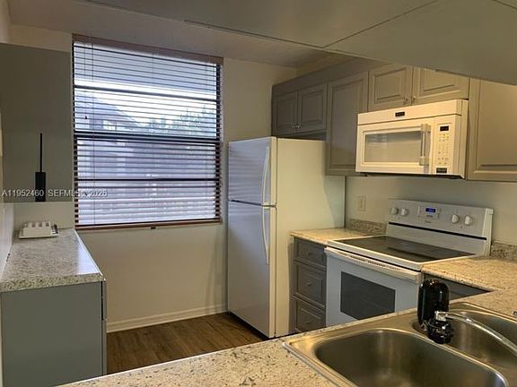 2nd image of 1703 Whitehall Dr APT 306