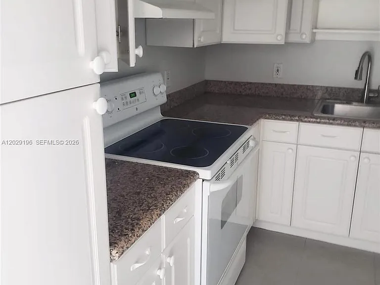 5161 Collins Ave #1709 — Photo 3