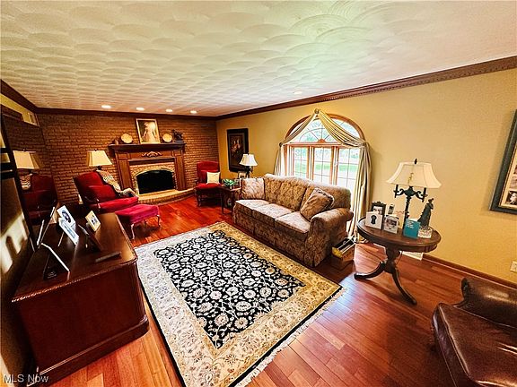 2nd image of 228 Vista Dr