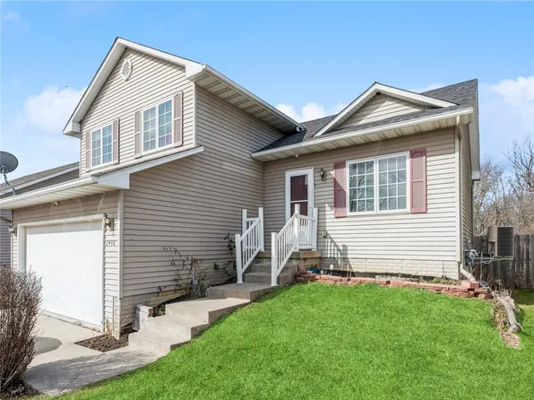 2448 Whispering Ridge Dr, Des Moines, IA 50320