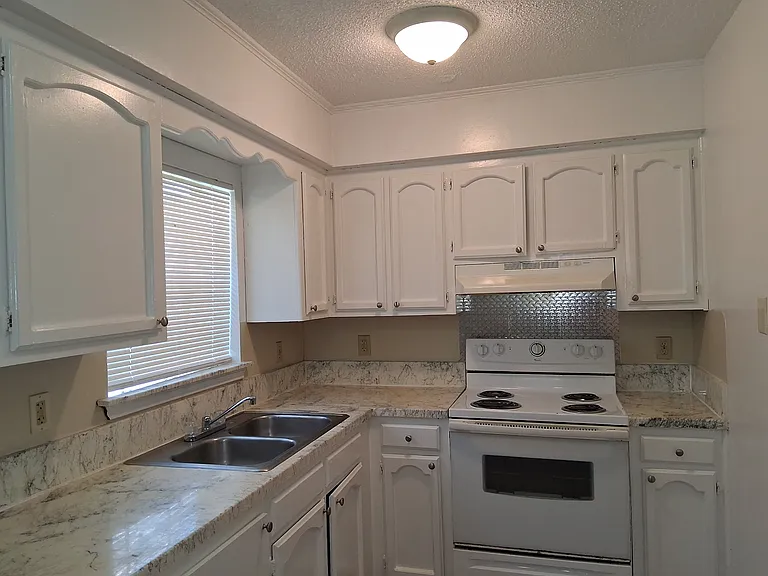 118 Oak Ridge Ave #B — Photo 6
