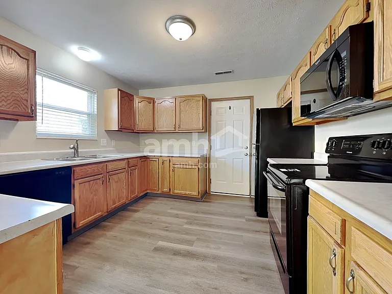 1344 Crescent Ct — Photo 4