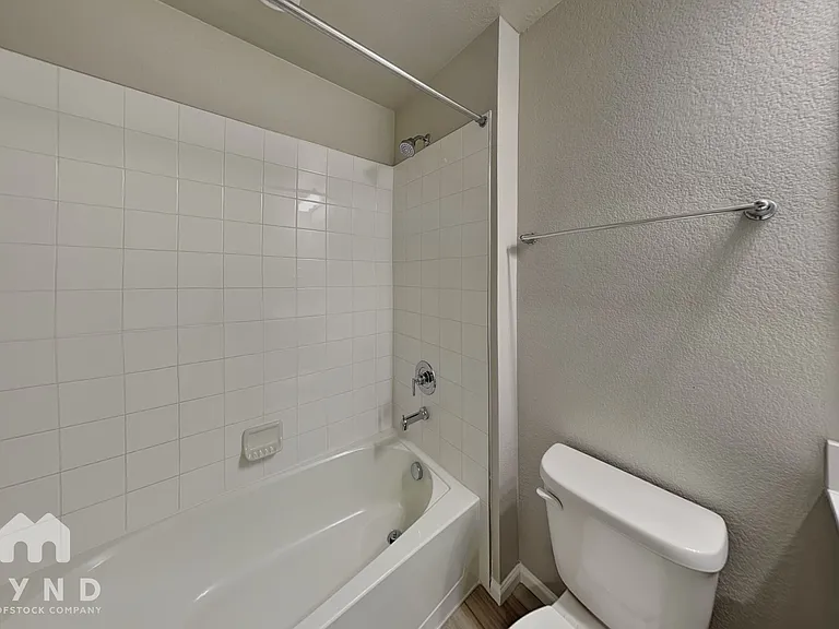 6357 N Netherland Ct — Photo 15