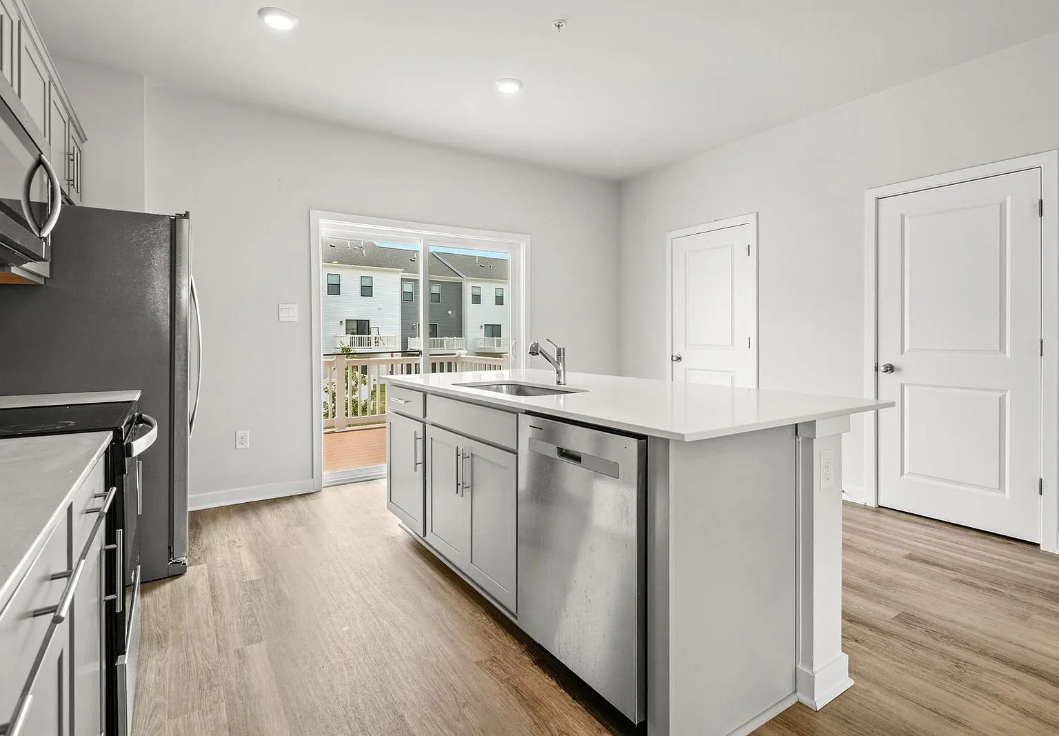 4 bed, 3.5 bath, 1889 sqft, $2,700 — Photo 4