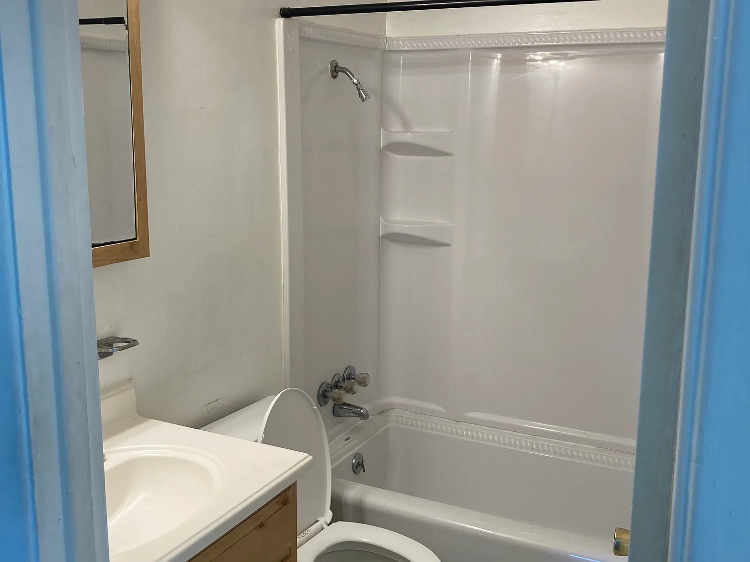 3 bed, 1150 sqft, $1,700 — Photo 2