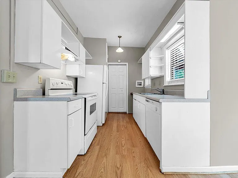 2410 Broadway Ave #B — Photo 15