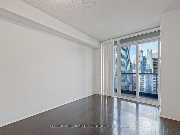 5th image of 25 Carlton St #2308