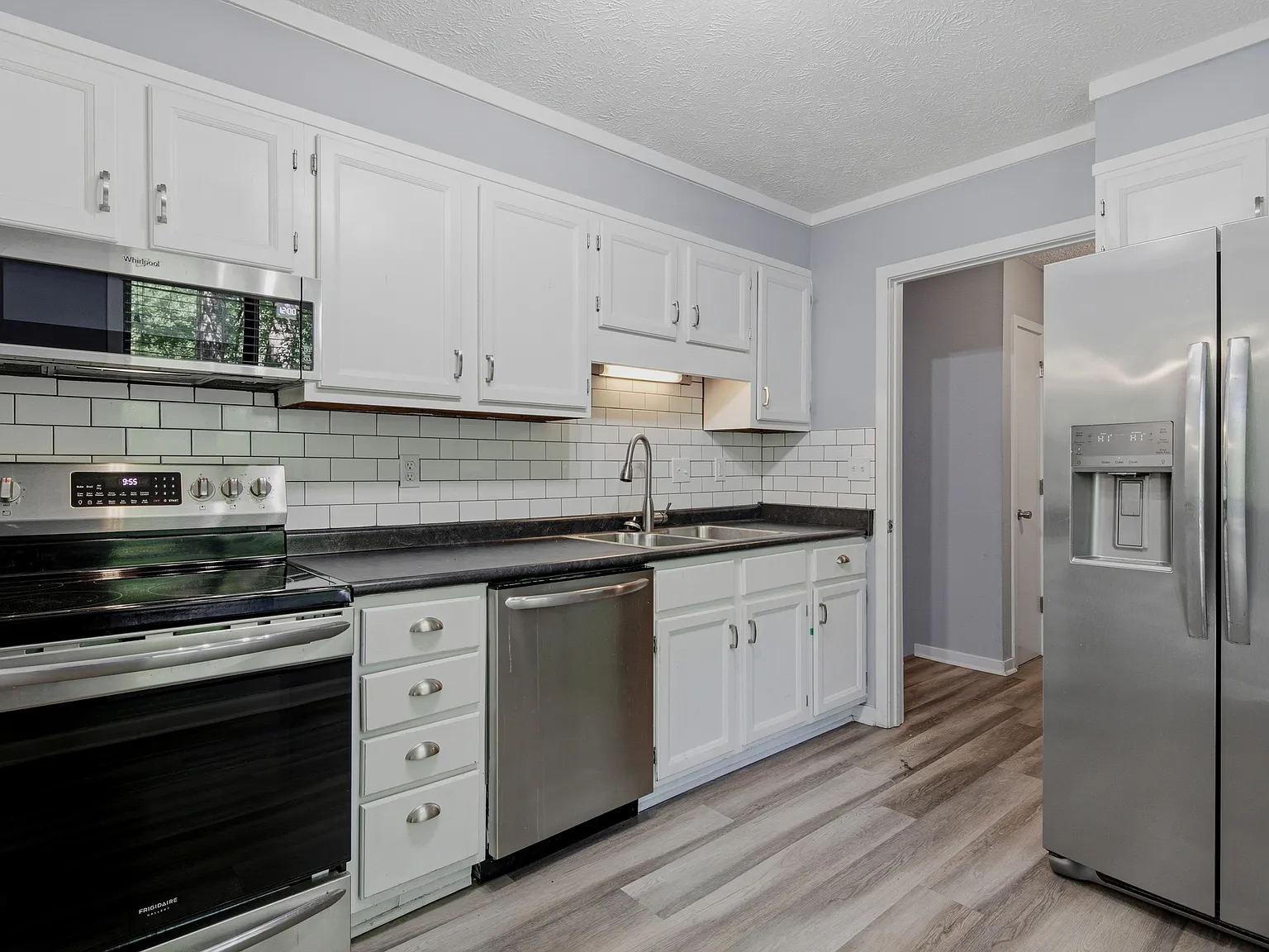 3 bed, 1390 sqft, $1,650 — Photo 2