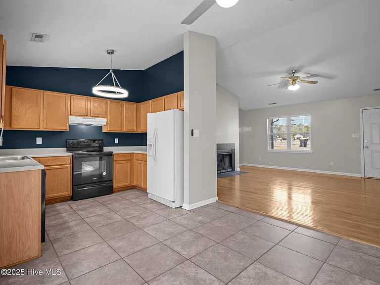218 Winterberry Ct — Photo 6