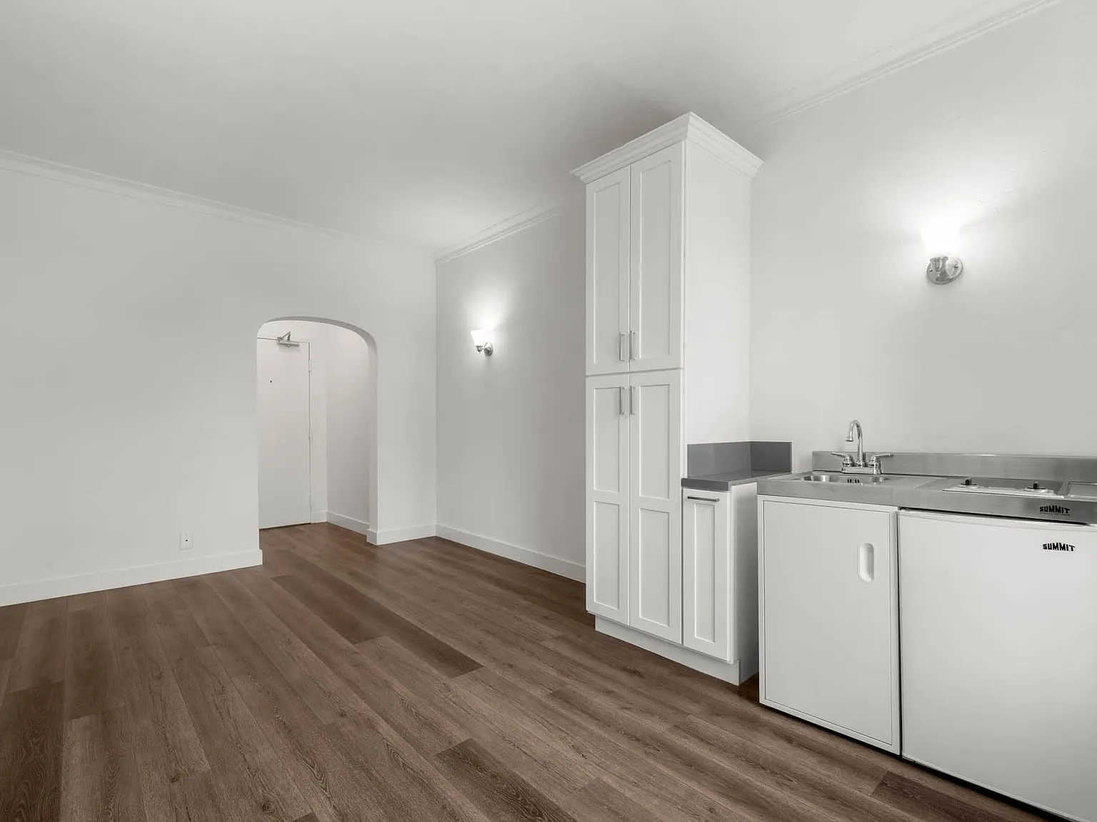 1857 N Wilton Pl — Photo 3