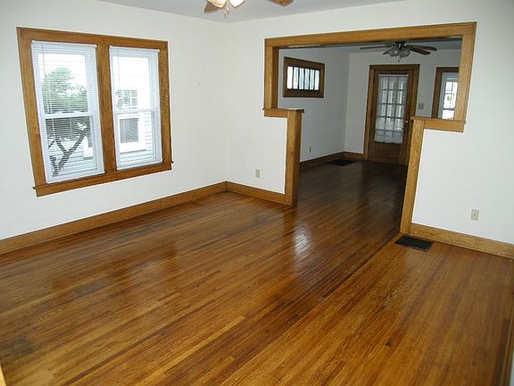 3rd image of 75-77 W Lakeview Ave