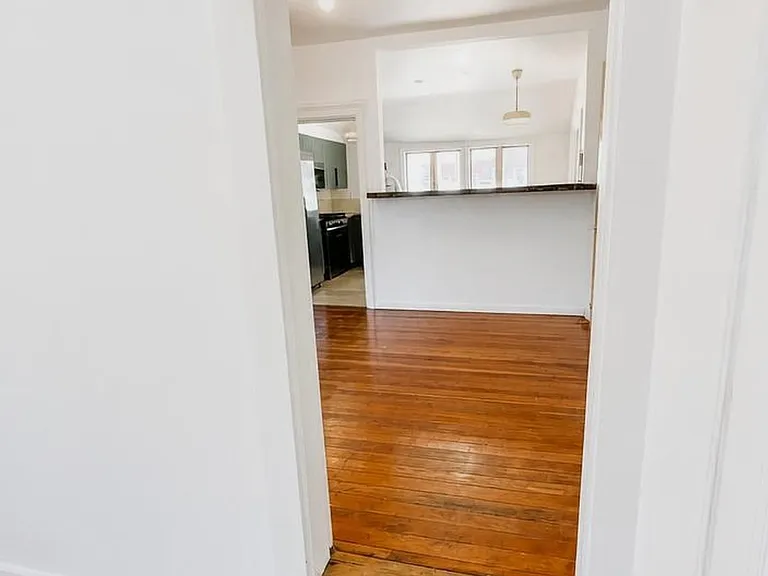 727 Warren St #5 — Photo 8