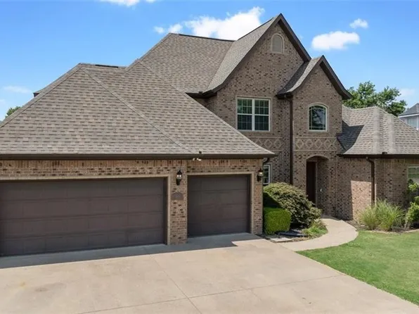 610 Lyndal Ln, Bentonville, AR 72712