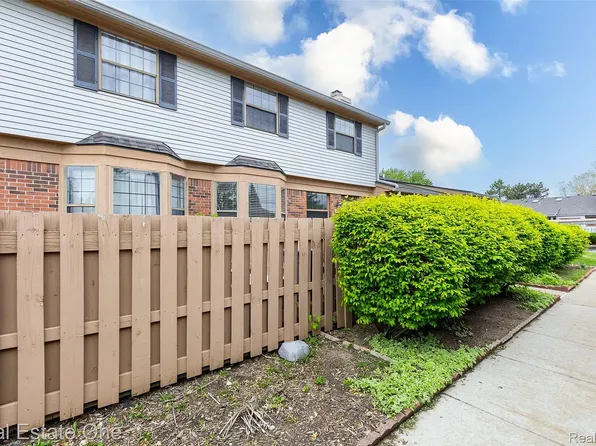 1891 Vine Way Dr APT 33, Canton, MI 48188