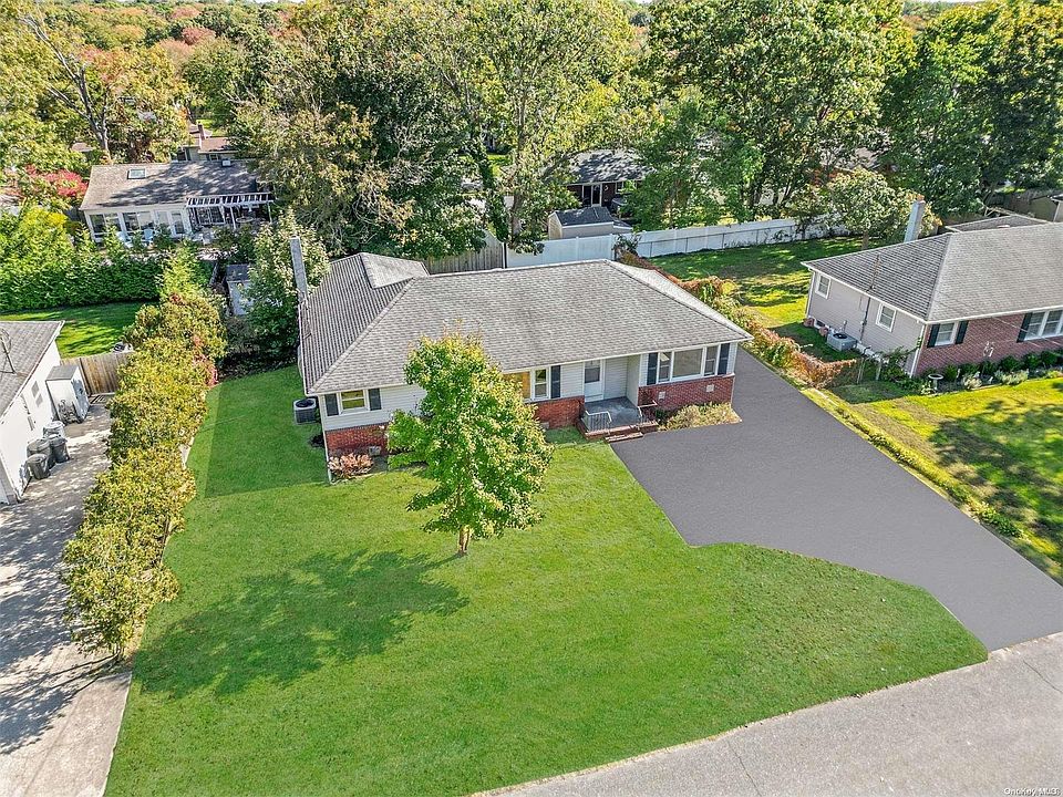 1st image of 219 Schoenfeld Boulevard
