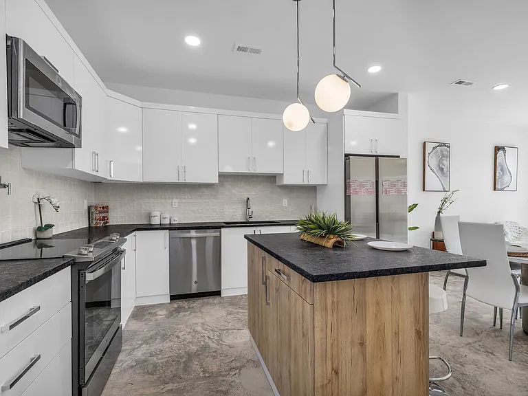 2248 Bailey Ave — Photo 6