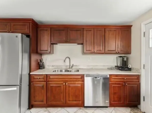 15 Pratt St, Brockton, MA 02302