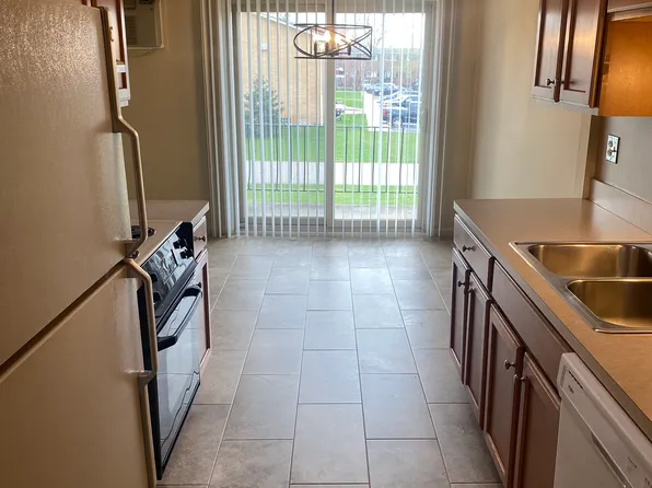 Roma Valley Bldgs C&N, 48596 Roma Valley Dr APT 11, Utica, MI 48317