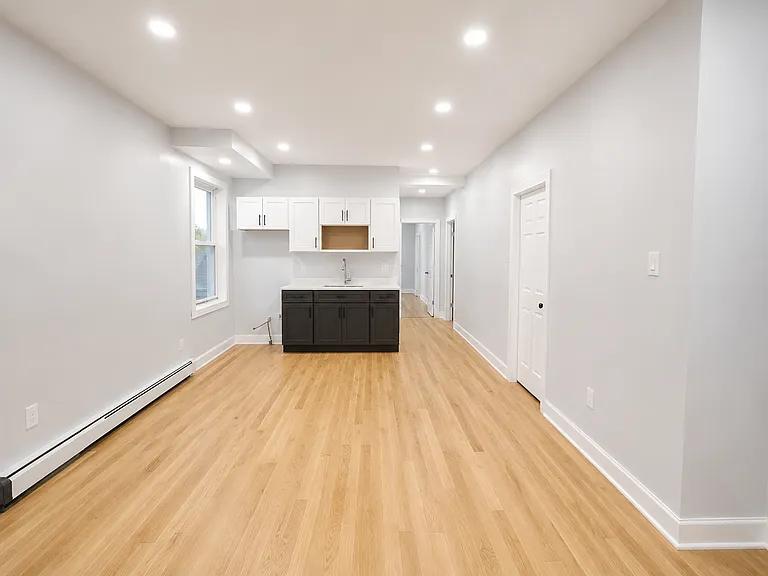 11-10 Rodwell Ave #1 — Photo 7