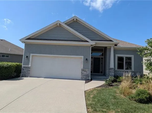 11656 S Deer Run St, Olathe, KS 66061