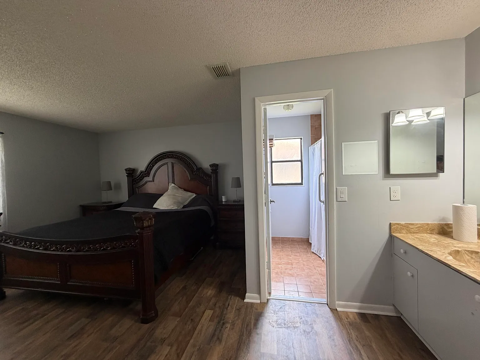 4 bed, 2.0 bath, 1860 sqft, $2,450 — Photo 1