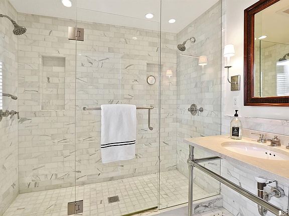 5th image of 1025 Lombard St APT 3