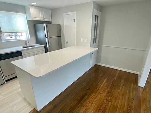 3rd image of 108 W Emerson St #116-4