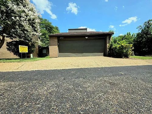 2912 Stewart Dr Photo 1