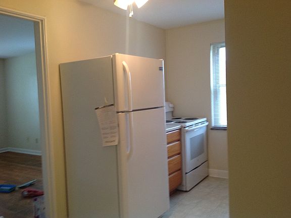 2nd image of 527 Telford Ave APT A