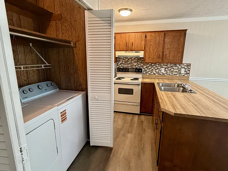 2267 Waterlick Rd #B — Photo 7