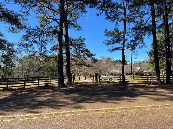 5th image of 928 Whitaker Rd