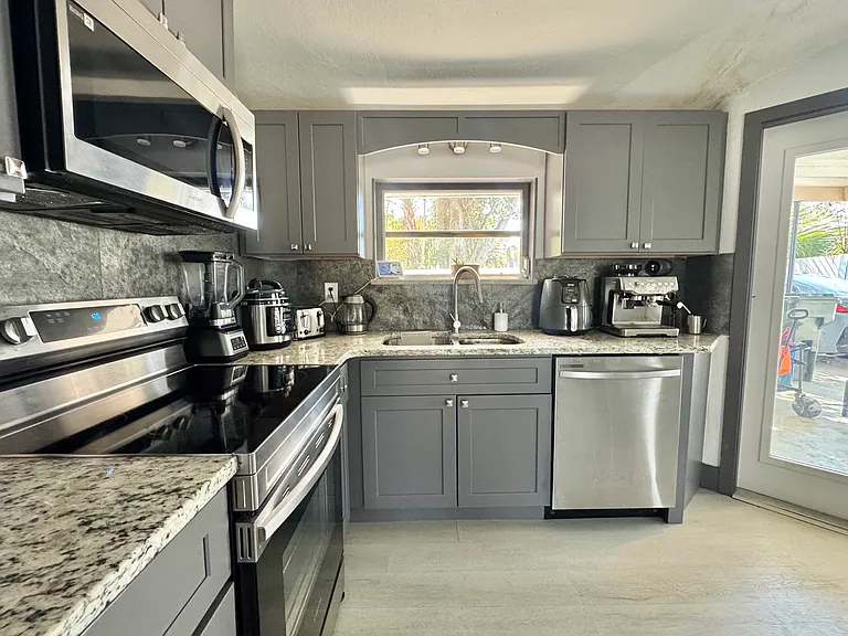 326 Ribault Ave — Photo 8