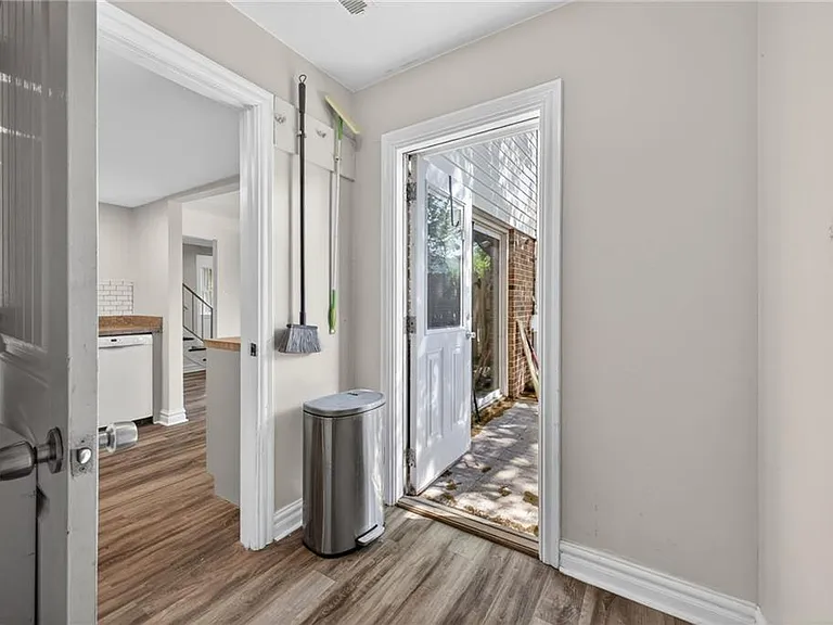 5676 Weblin Dr — Photo 14