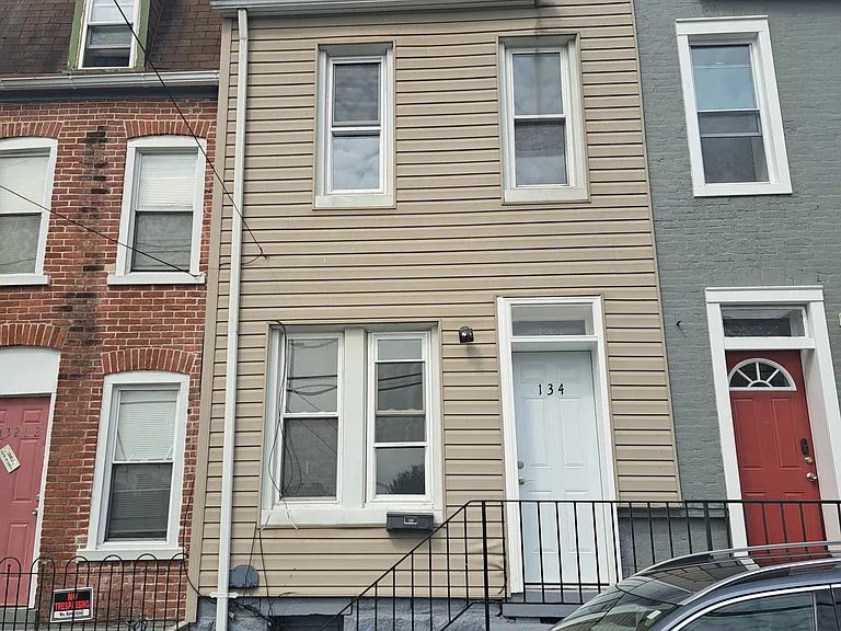 134 N Hall St — Photo 18