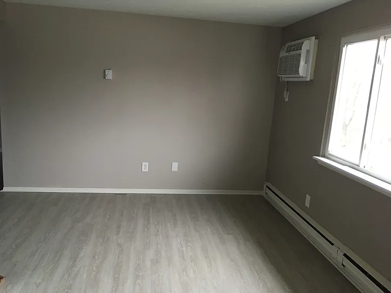 Stoney Creek Apartments — Photo 48