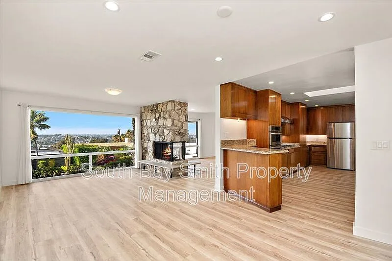 4 bed, 2.5 bath, 1999 sqft, $8,500 — Photo 4