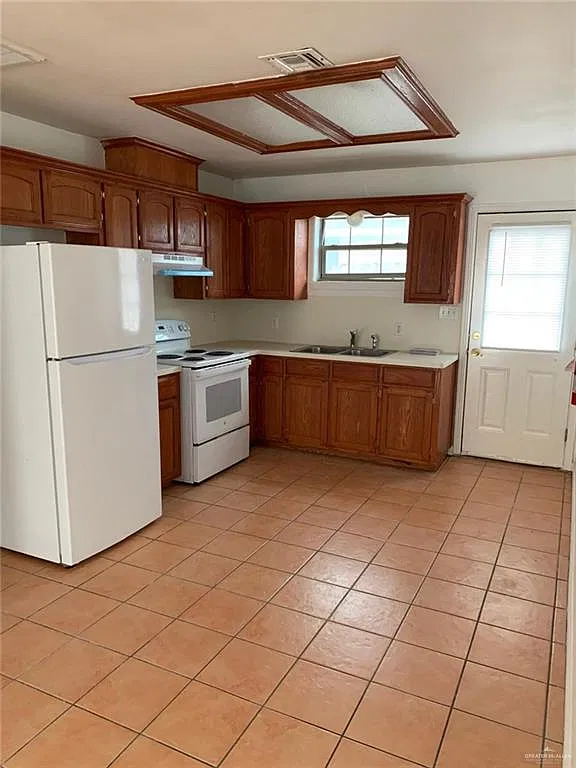 3 bed, 2.0 bath, 3780 sqft, $850 — Photo 2