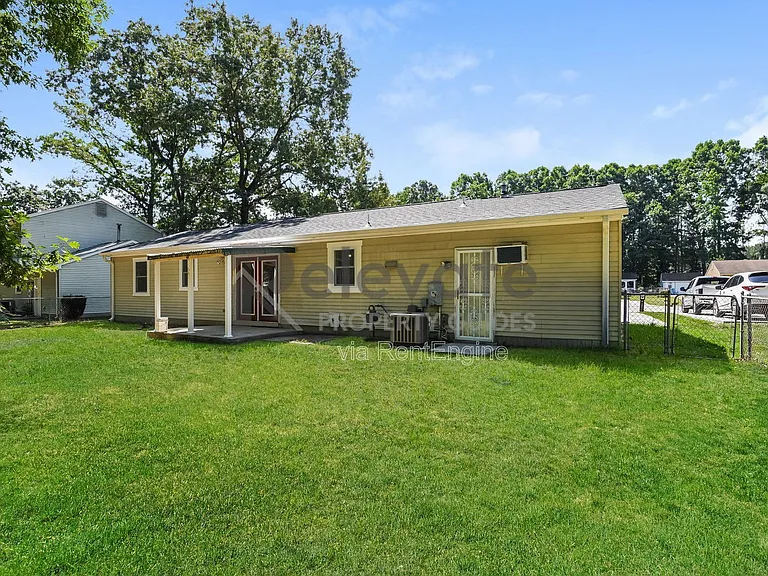 523 Petty St — Photo 16