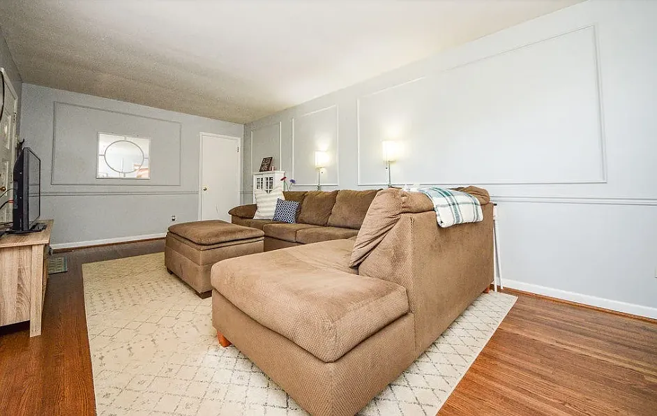 2506 Elm Dr NE — Photo 3