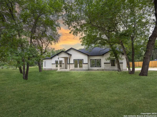 22802 Fawn Trail, Elmendorf, TX 78112