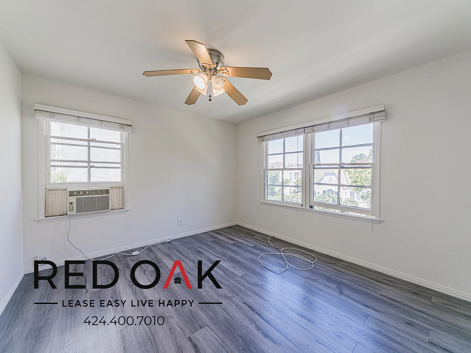 Incredibly Spacious Two Bedroom with Balcony, On-Site Laundry, and Parking Included ~ Pico Robert... — Photo 3