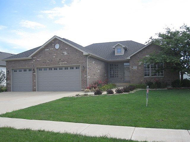 1st image of 1676 Carriage Ln