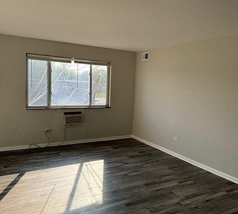 3rd image of 737 Grant Ave APT 2D