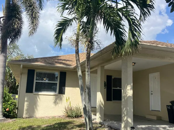 8617 W 44th Avenue Dr, Bradenton, FL 34210