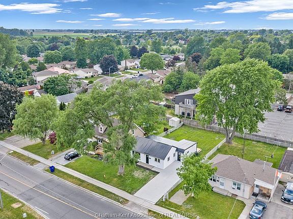 3rd image of 7 Oxley Dr