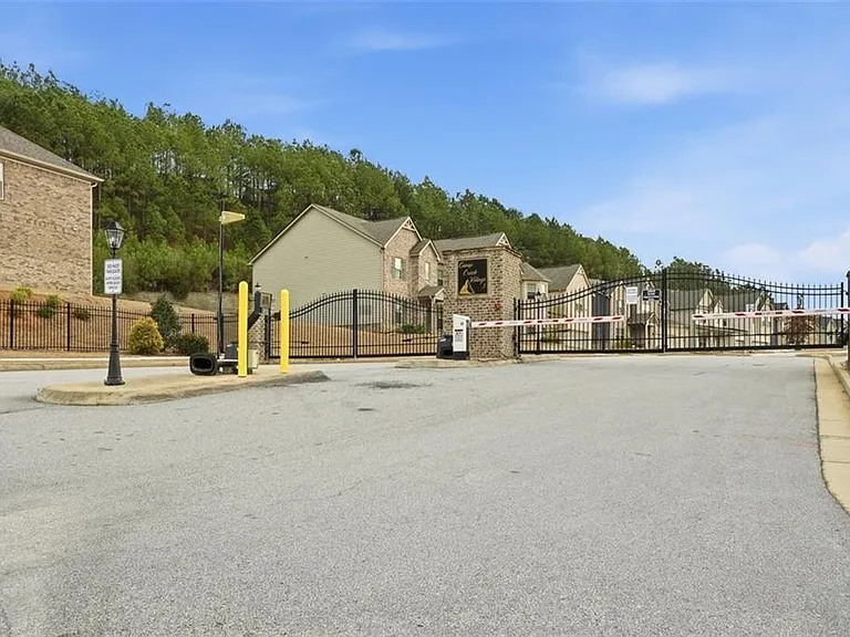 4830 Elm Leaf Dr SW — Photo 2