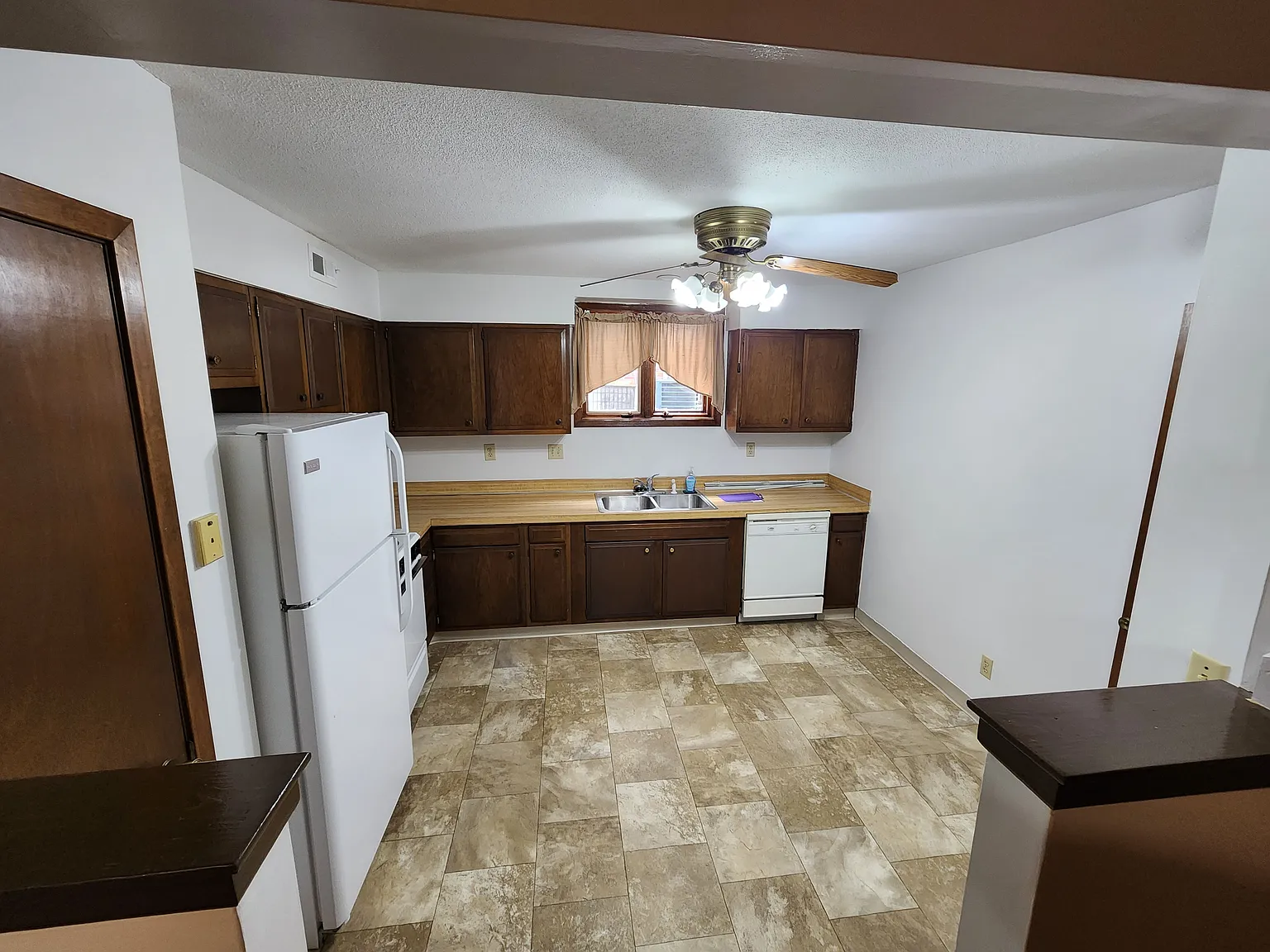 2325 E St — Photo 3