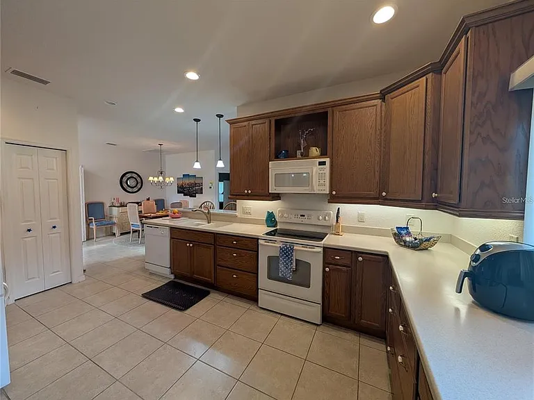 4480 Strathmore Dr — Photo 6