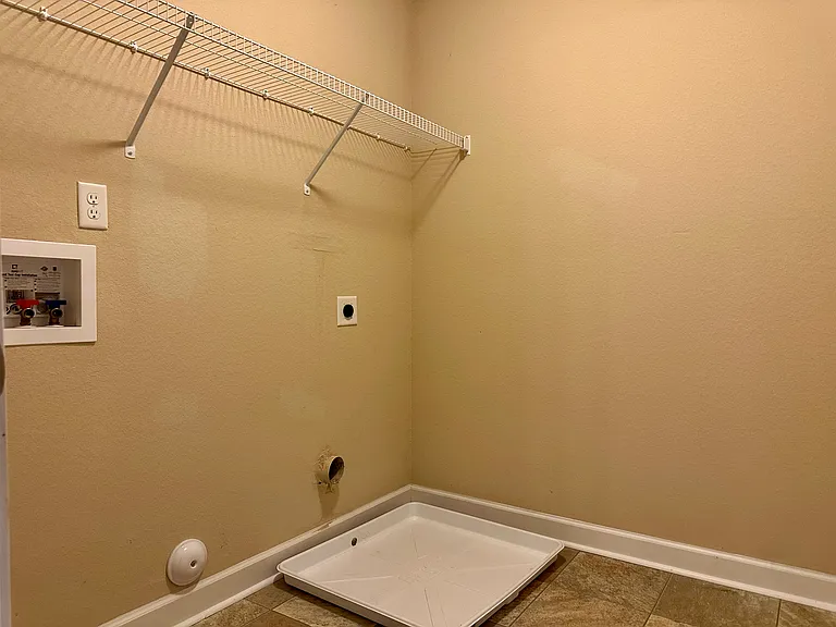 700 Albertine Ct — Photo 28